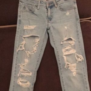 NWOT Levi’s 711 Skinny-Destroyed